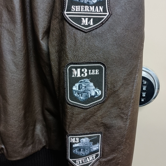 Bradford Exchange XXL Tanks of WWII Leather Bomber Jacket Rich Brown - Picture 4 of 4